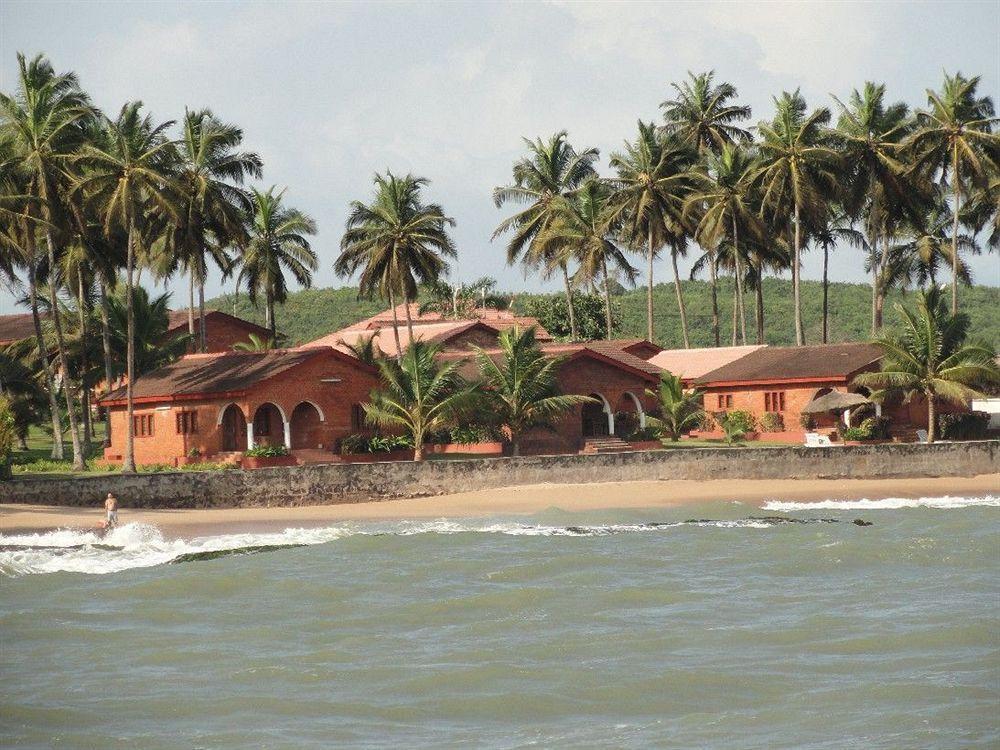 Coconut Grove Beach Resort Elmina Exterior foto