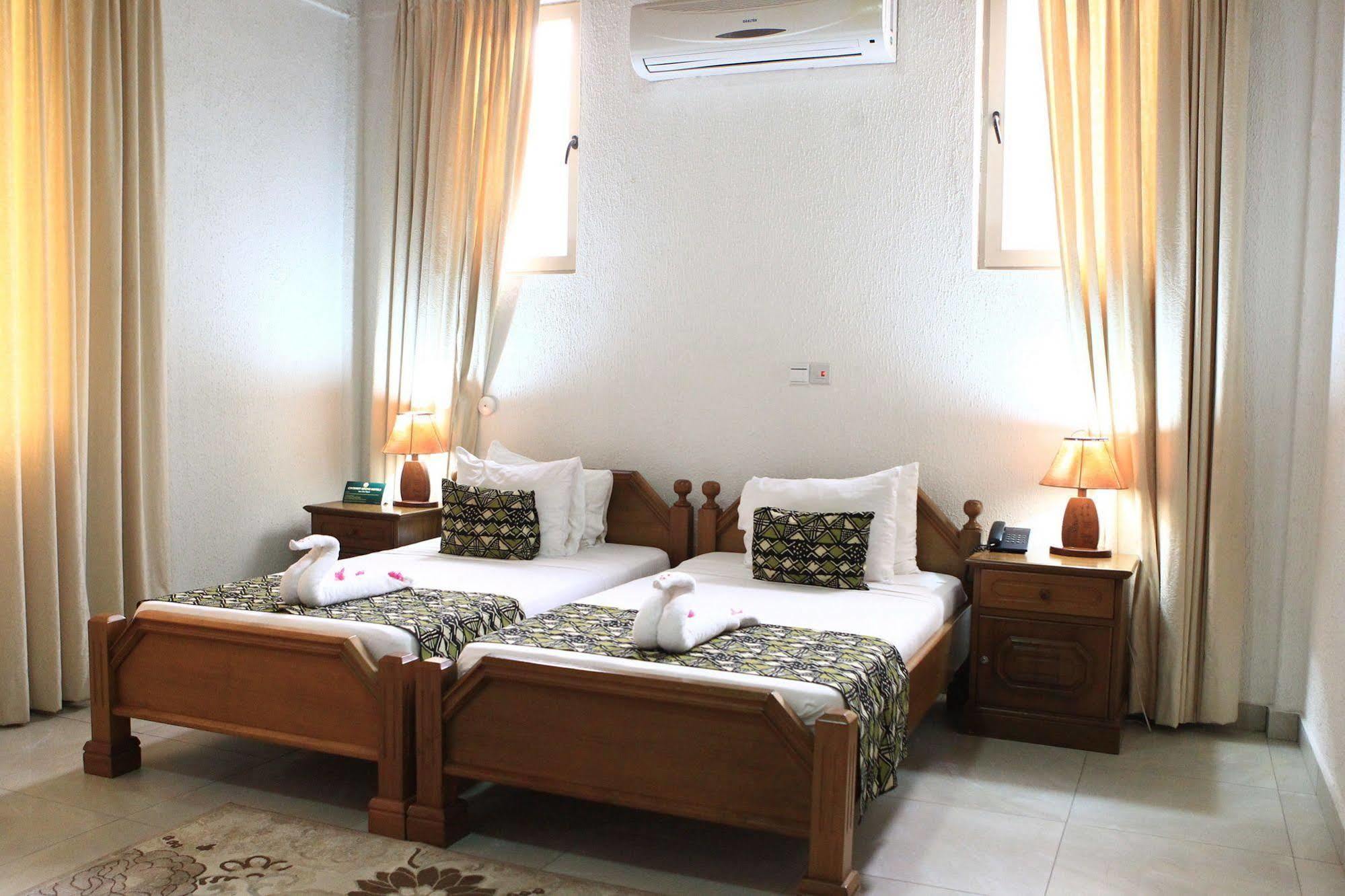 Coconut Grove Beach Resort Elmina Exterior foto