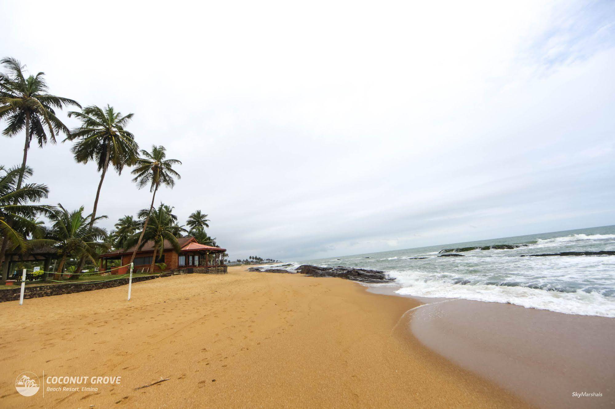 Coconut Grove Beach Resort Elmina Exterior foto