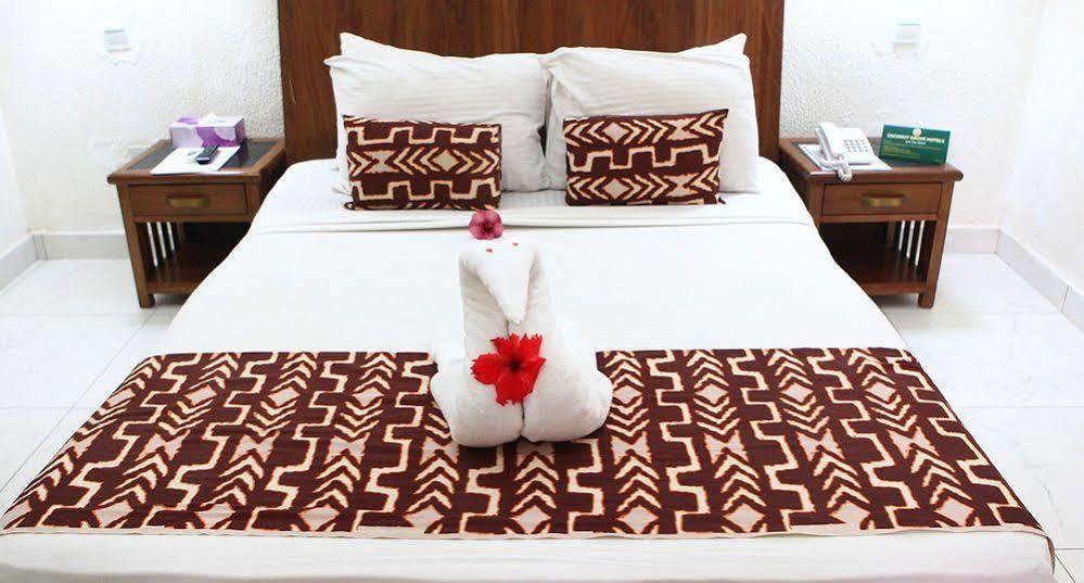 Coconut Grove Beach Resort Elmina Exterior foto