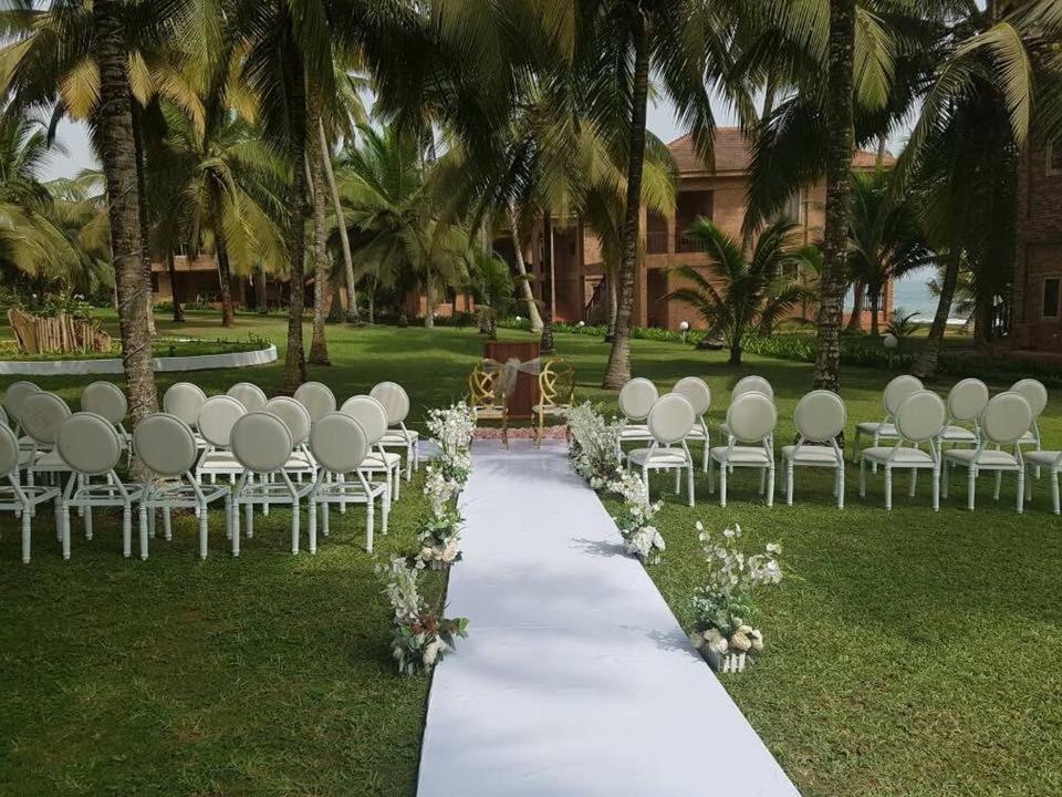 Coconut Grove Beach Resort Elmina Exterior foto
