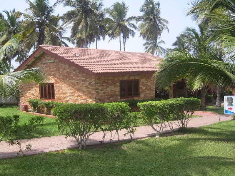 Coconut Grove Beach Resort Elmina Exterior foto